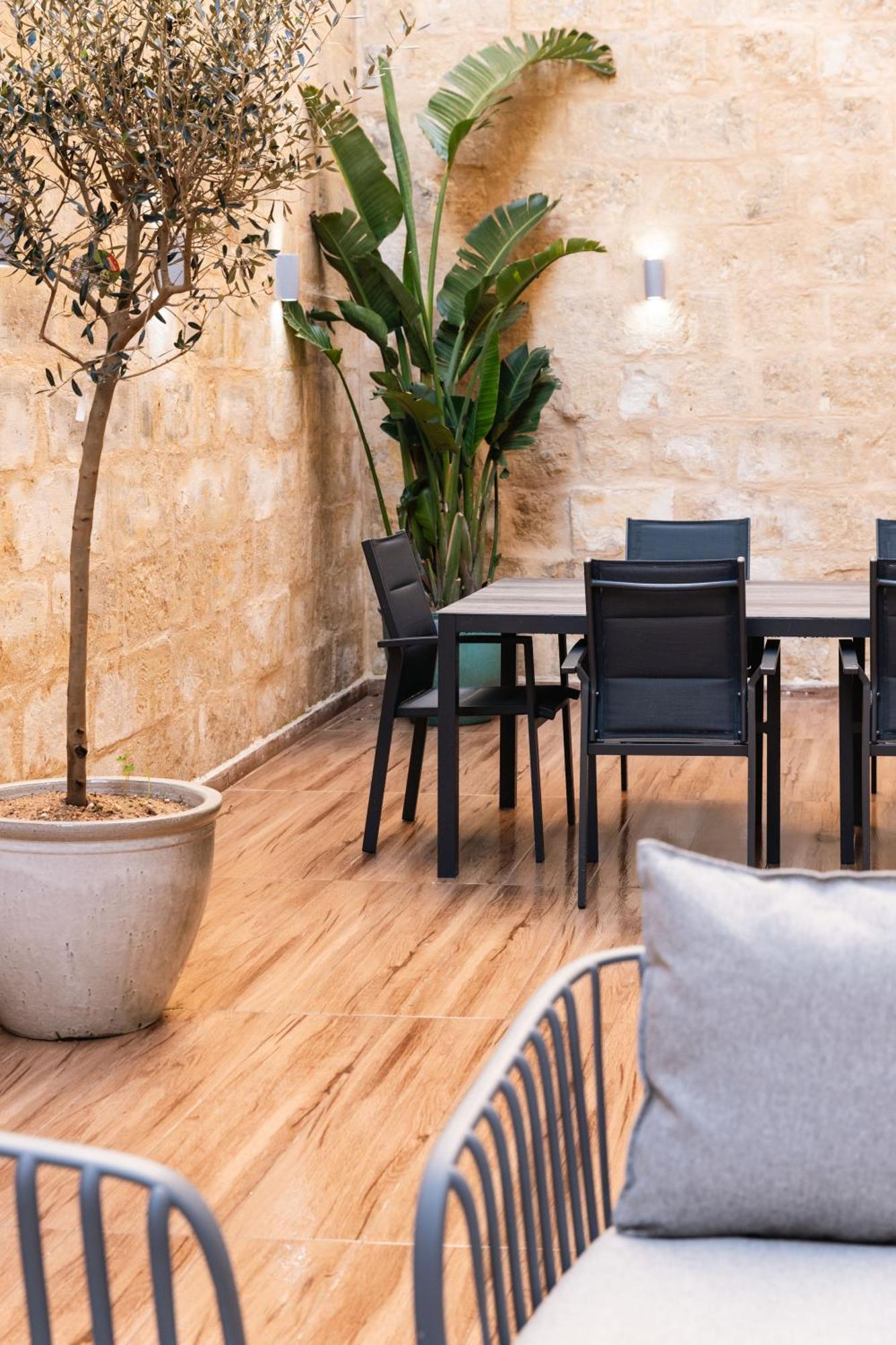Valletta Waterfront Backyard Flat By Arcobnb Floriana Esterno foto